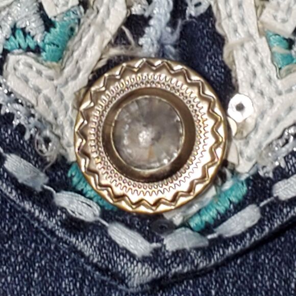 Squeeze Girls Sz 10 Denim Blue Jean Shorts Embellished Embroidered Whiskered - Picture 8 of 9